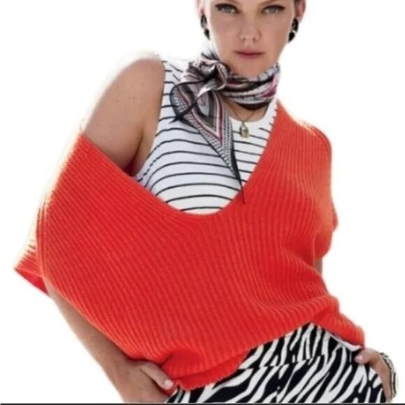 NWT CAbi 5837 Ruby Pullover The Visionary size Small Geranium - Picture 3 of 9